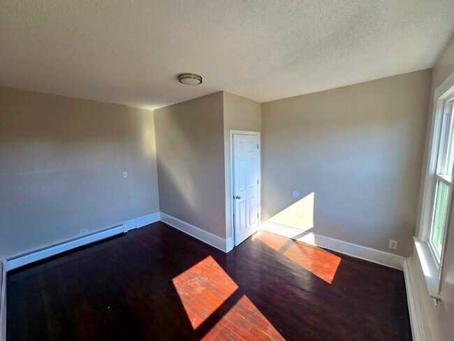 Foto del edificio - 93 Maple Ave