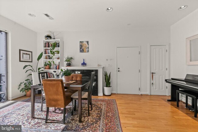 Foto del edificio - 1421-1423 Chapin St NW