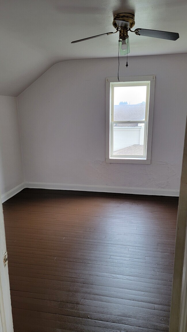 Dormitorio #2 - 605 W Main St