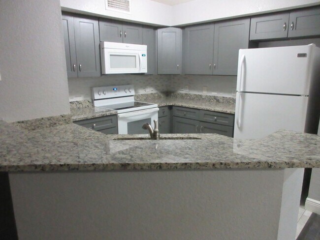 Foto del edificio - Altamonte Springs 2 bedroom 2 bath  gated ...