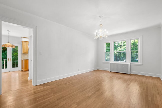 Building Photo - 121 Walworth Ave