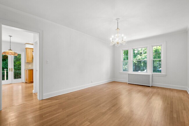 Foto del edificio - 121 Walworth Ave