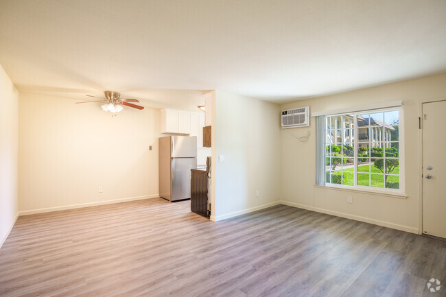 1BR, 1BA - 610SF - Living Room - Sunset Gardens Apartments