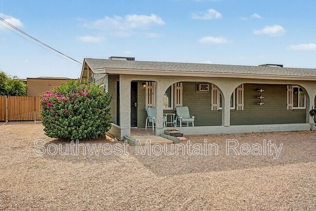 Building Photo - 560 S Grand Dr