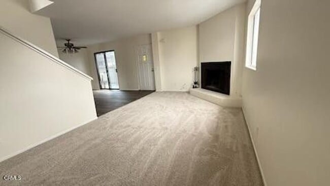 Building Photo - Updated 2-Bed, 2-Bath Condo in Downtown Ox...