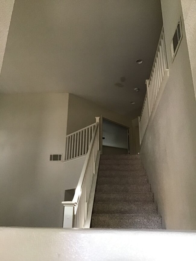 Building Photo - Beautiful 2 Story 4 Bedroom Home