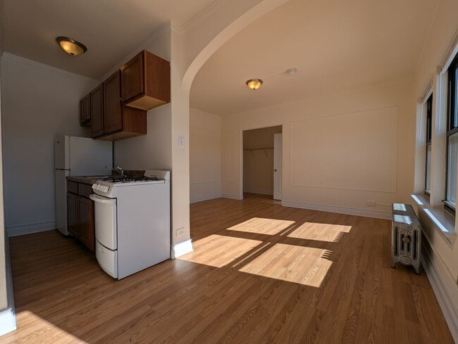 Building Photo - 5417 N Kenmore Ave