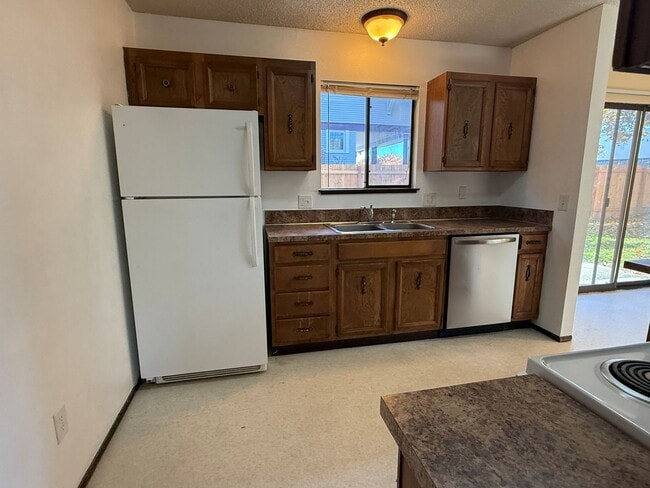 Building Photo - 925 Gellatly St