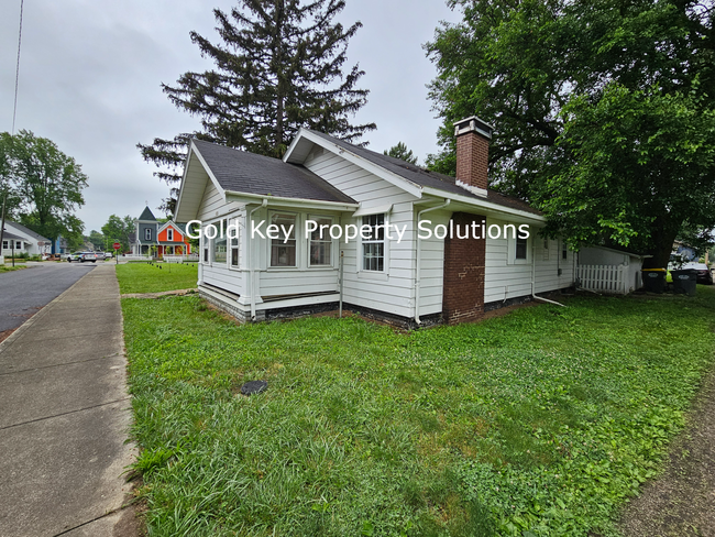 Building Photo - Very Nice 2 BR 1 BA House with Huge Baseme...