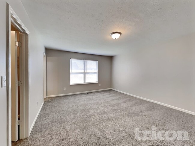 Building Photo - 561 Grassy Bend Dr