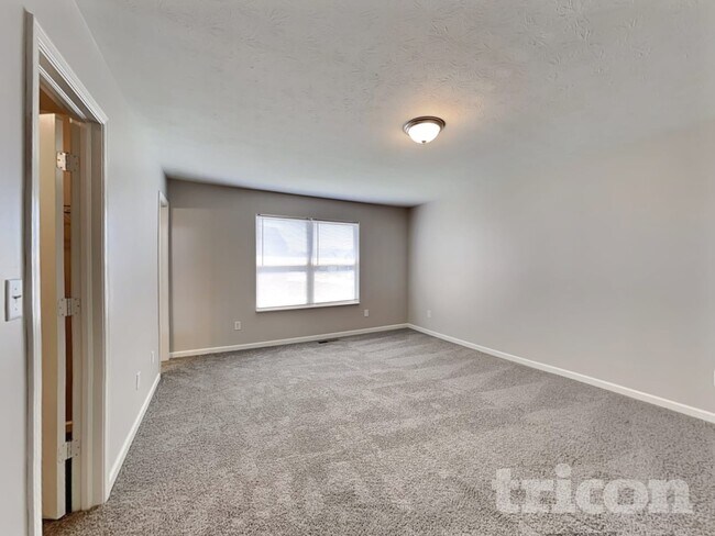 Foto del edificio - 561 Grassy Bend Dr