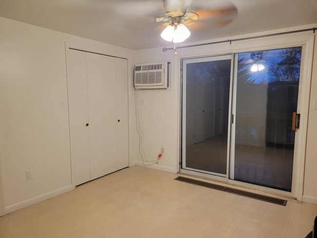 Building Photo - 592 Peach View Ln
