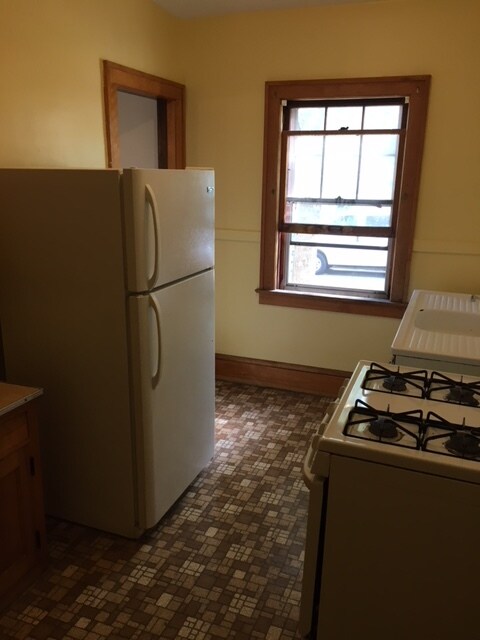 Kitchen - 3648 Elliot Ave