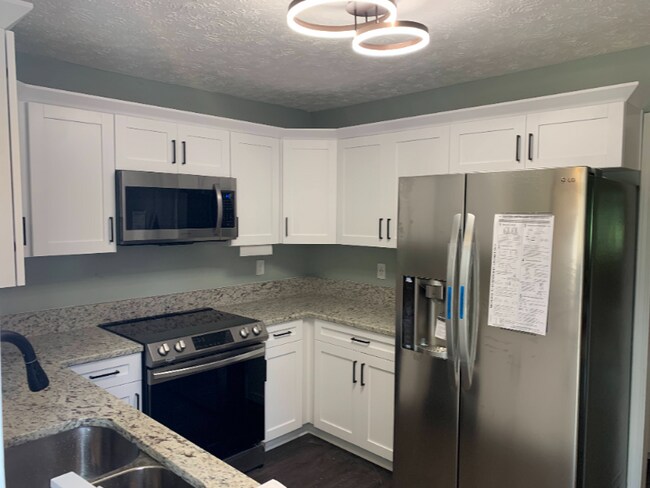 Foto del edificio - 556 Wedgewood Dr