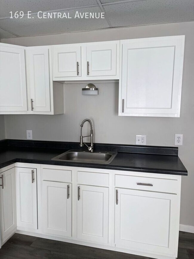 Foto del edificio - 169 E Central Ave