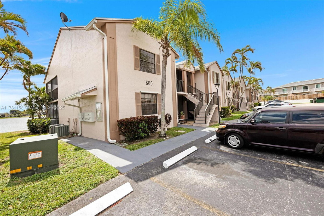 Foto principal - 800 Independence Dr