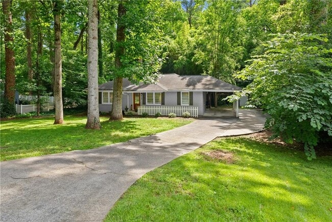 Building Photo - 269 Terrydale Dr SE