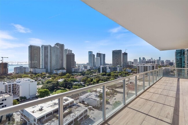 Foto del edificio - 3470 E Coast Ave