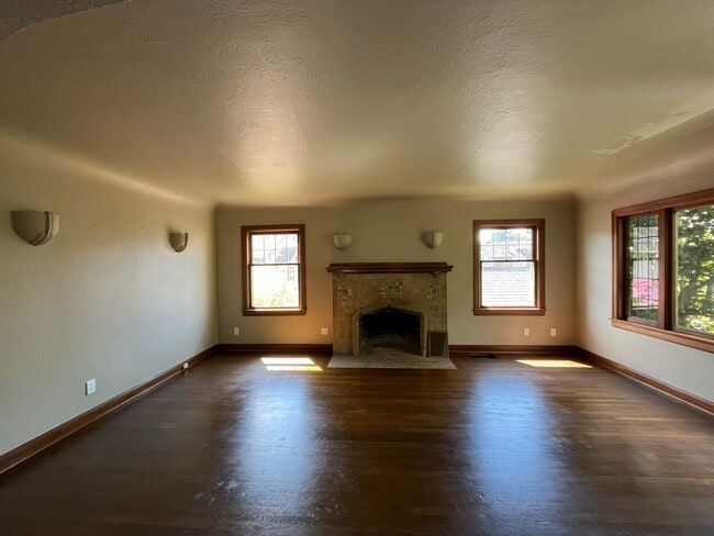 Building Photo - 101 NE 51st St