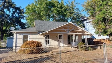 Building Photo - 435 Wilson St S