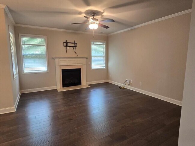 Building Photo - 305 Holdings Dr