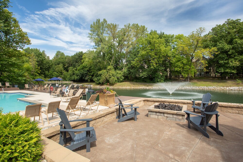 The Retreat at Walnut Creek Apartments Kansas City, MO