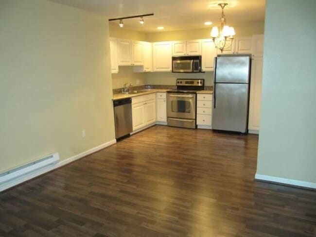 Building Photo - Gorgeous 1 bd Condo located in a prime loc...