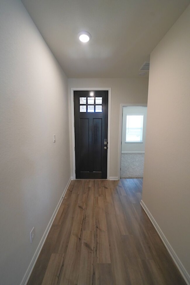 Building Photo - Beautiful New Build in Lark Canyon New Bra...