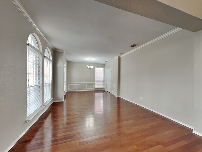 Foto del edificio - 8104 Steamers Ln