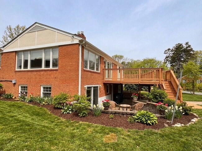 Photo - 5212 Mount Vernon Memorial Hwy House