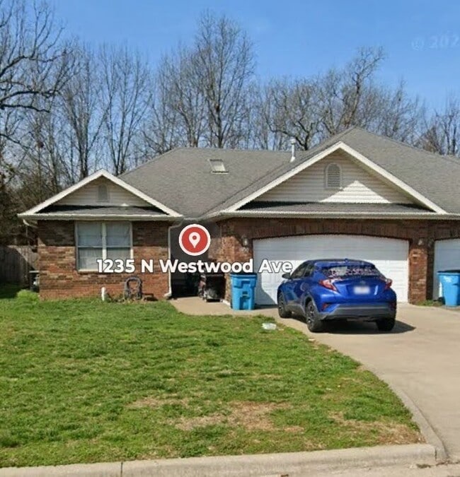 Building Photo - 1235 N Westwood Ave