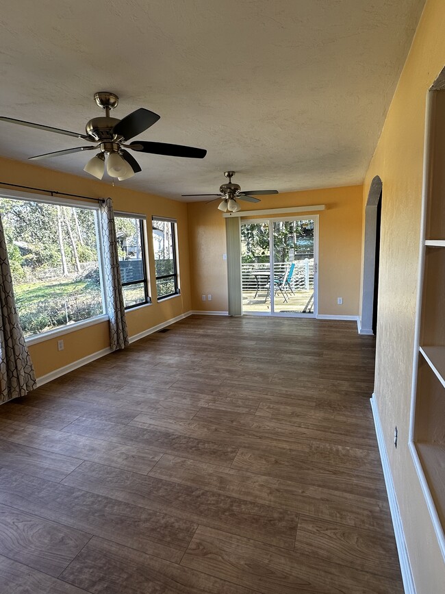 Sunroom looking towards deck - 1620 View Ln