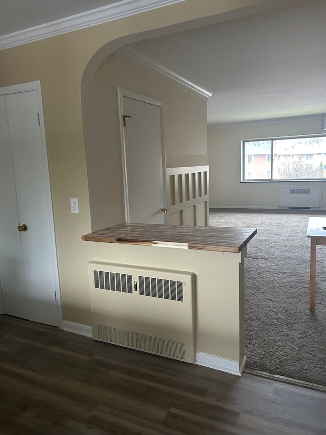 Building Photo - 2411 East Ave