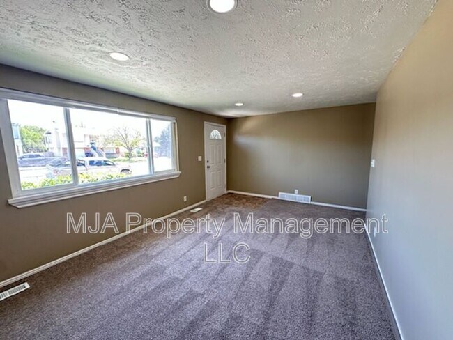 Building Photo - 6046 S 4000 W