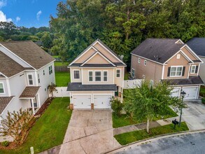 Building Photo - 690 Summer Hill Way