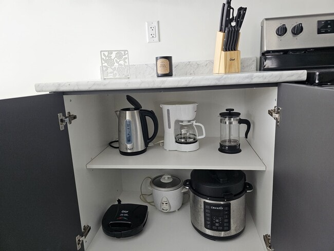 Building Photo - 30 Heritage Way