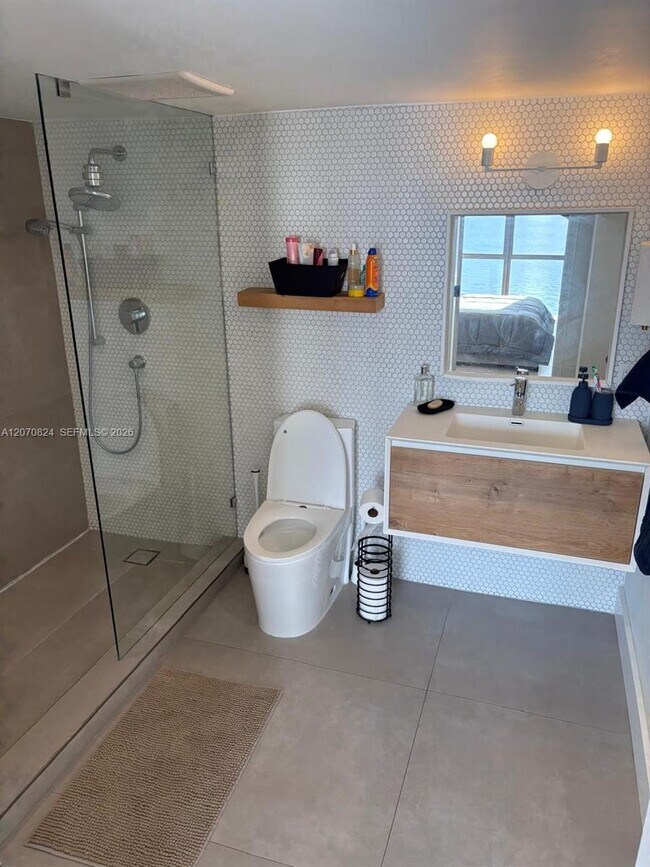 Foto del edificio - 17600 N Bay Rd
