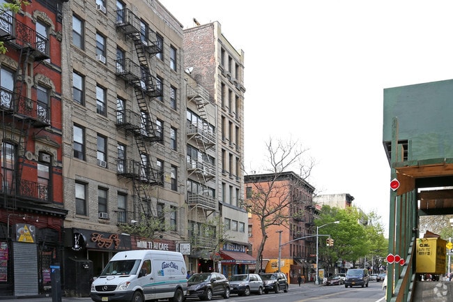 Building Photo - 130 E 7th St