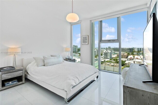 Foto del edificio - 6899 Collins Ave
