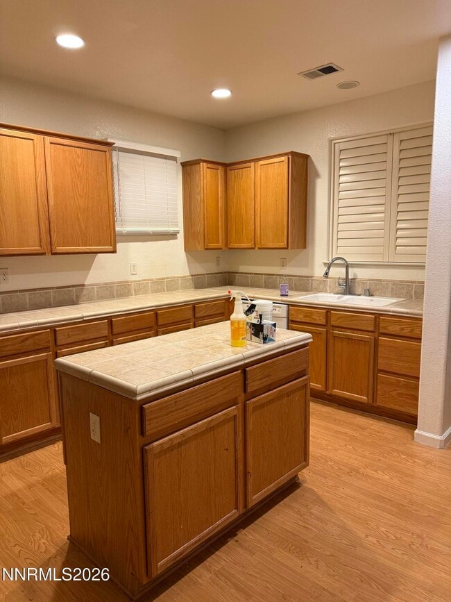 Building Photo - 1601 Mountain Ln