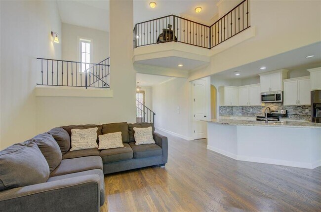 Building Photo - 8594 Woodland Rose Cir