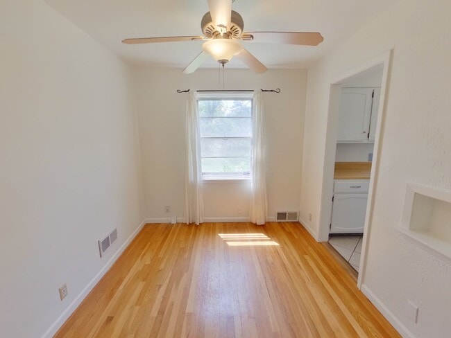 Building Photo - 1057 N Lightner