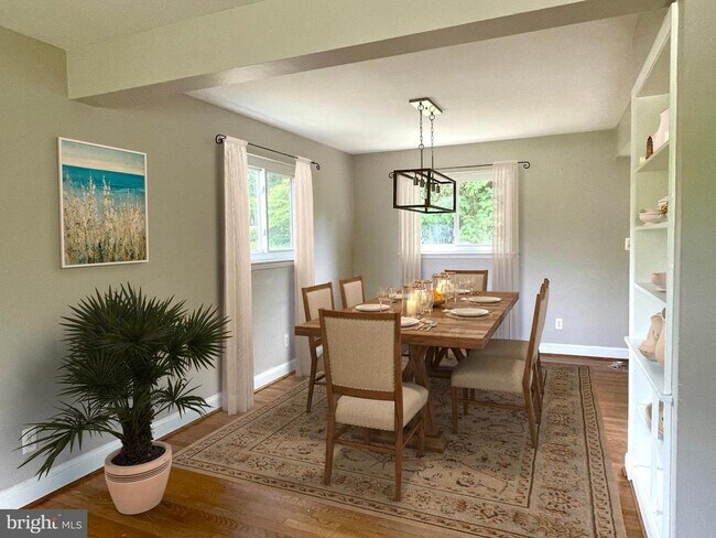 Foto del edificio - 3703 Larchmont Dr