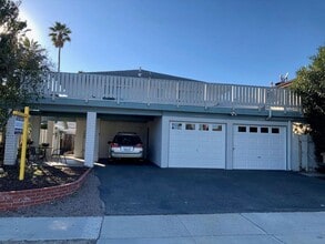 Building Photo - 2593-2595 Bayshore Ave