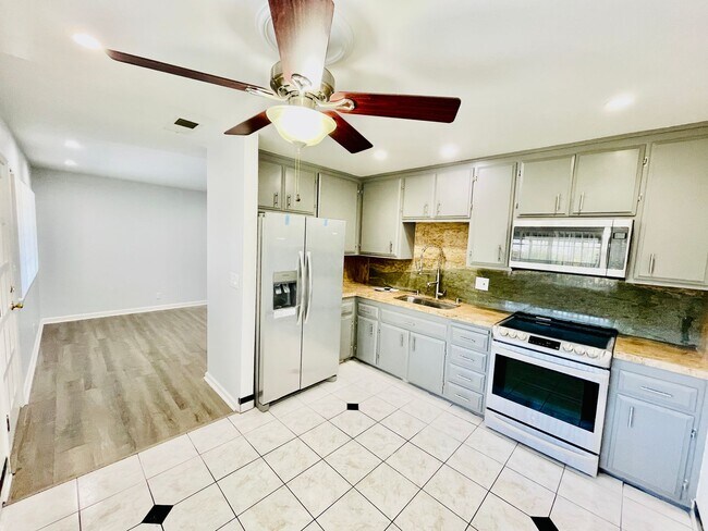 Foto del edificio - 640 Pinewood Dr