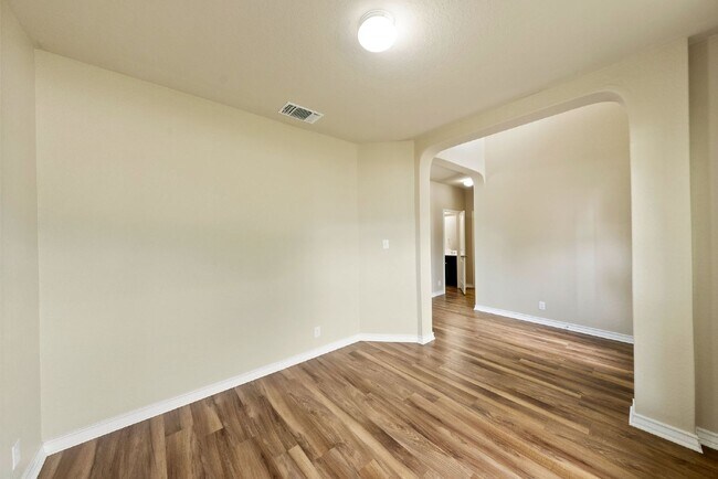 Building Photo - 2-Story Home with Greenbelt Views