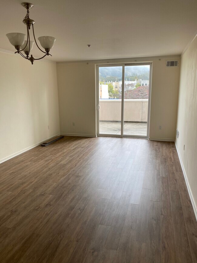 Living area - 2001 McAllister St