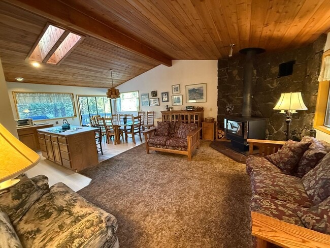 Foto del edificio - Furnished Riverfront Cabin on the Spring River – 4 Bedrooms, 3 Bathrooms 2,300 sq. ft. | Fully Fu...