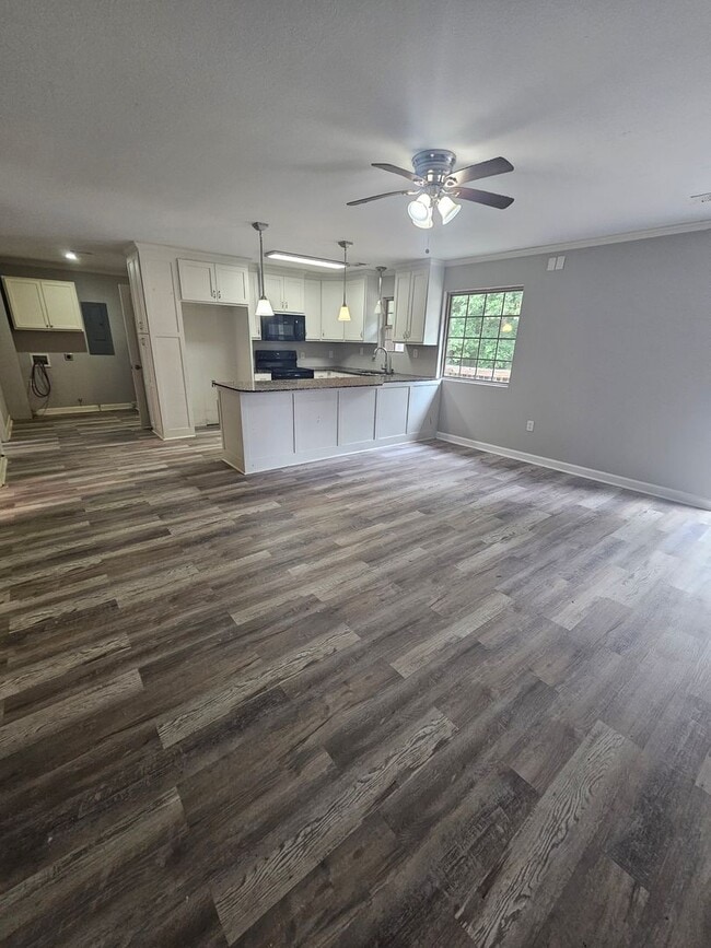 Building Photo - Sweet Gum