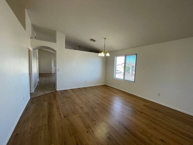 Foto del edificio - Charming Corner Lot - 4 Bedroom/ 2 Bathroom